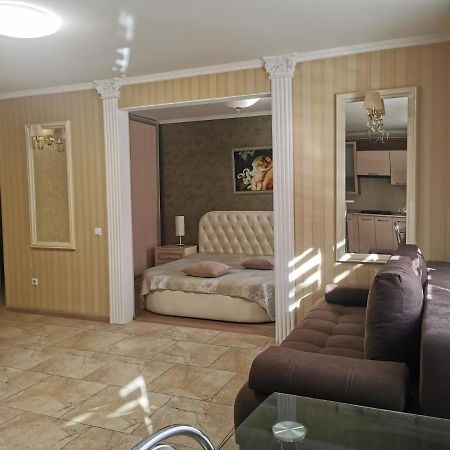 Chernigov City Centre Apartments ภายนอก รูปภาพ