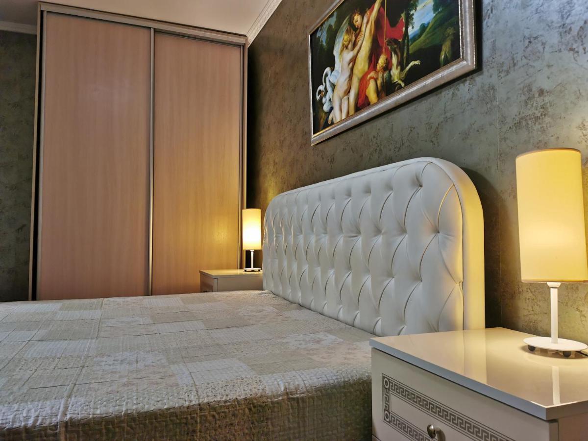Chernigov City Centre Apartments ภายนอก รูปภาพ
